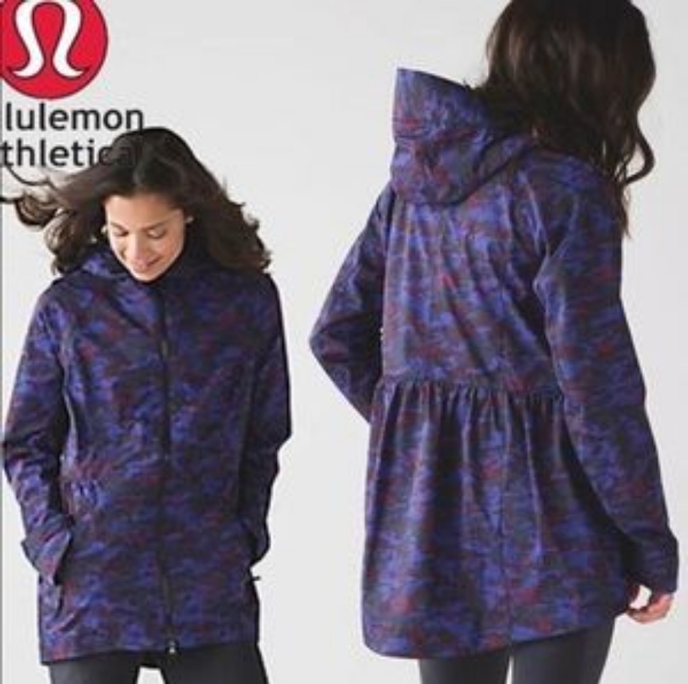 Lululemon Rain For Daze Jacket II Purple Camo Womens 8